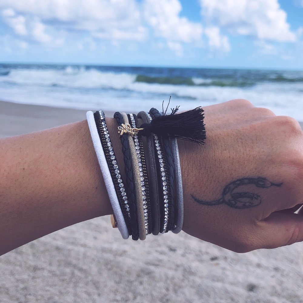 Multilayer rhinestone magnetic clasp bracelet